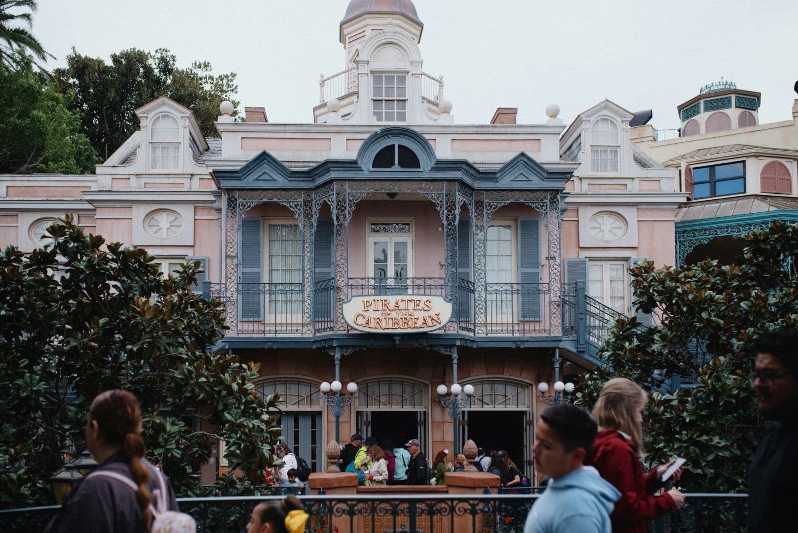 Best Disneyland Rides for a First Date (and Which Ones to Skip)