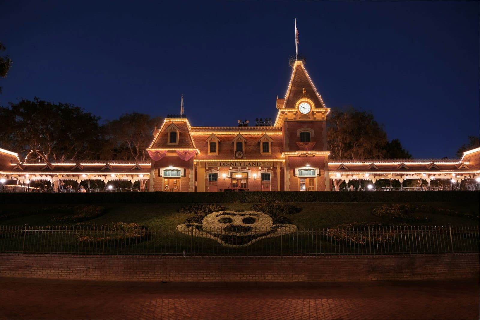 Disneyland Park Hopper Strategy Guide