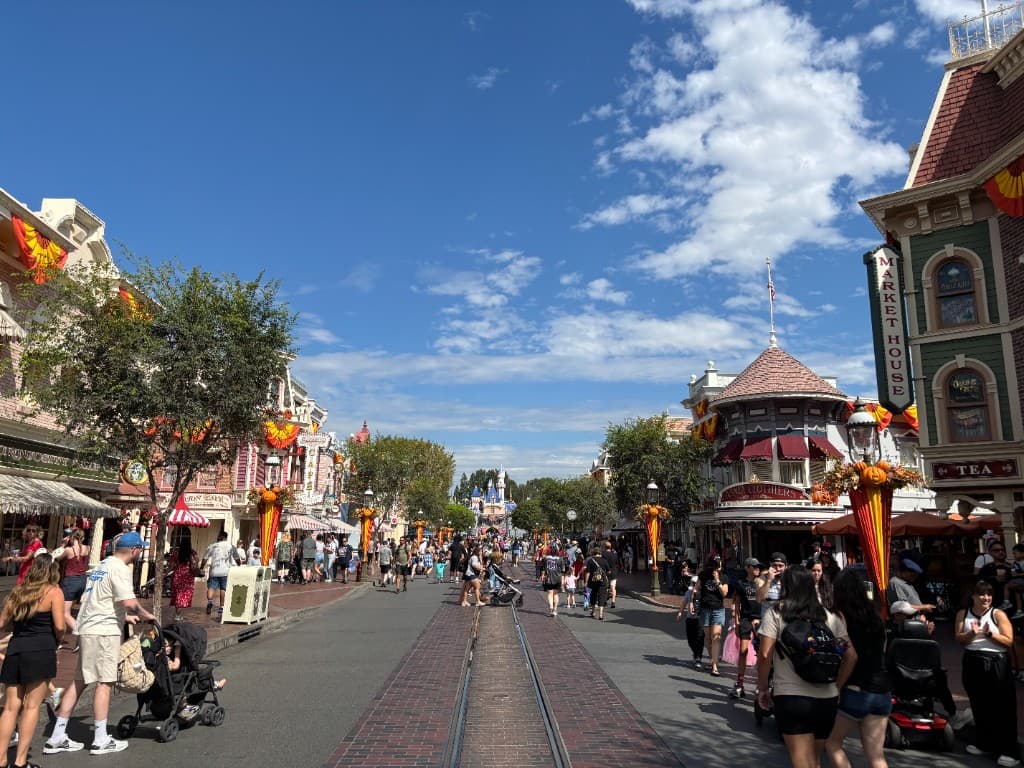 Disneyland Annual Pass Guide — The Complete Magic Key Breakdown
