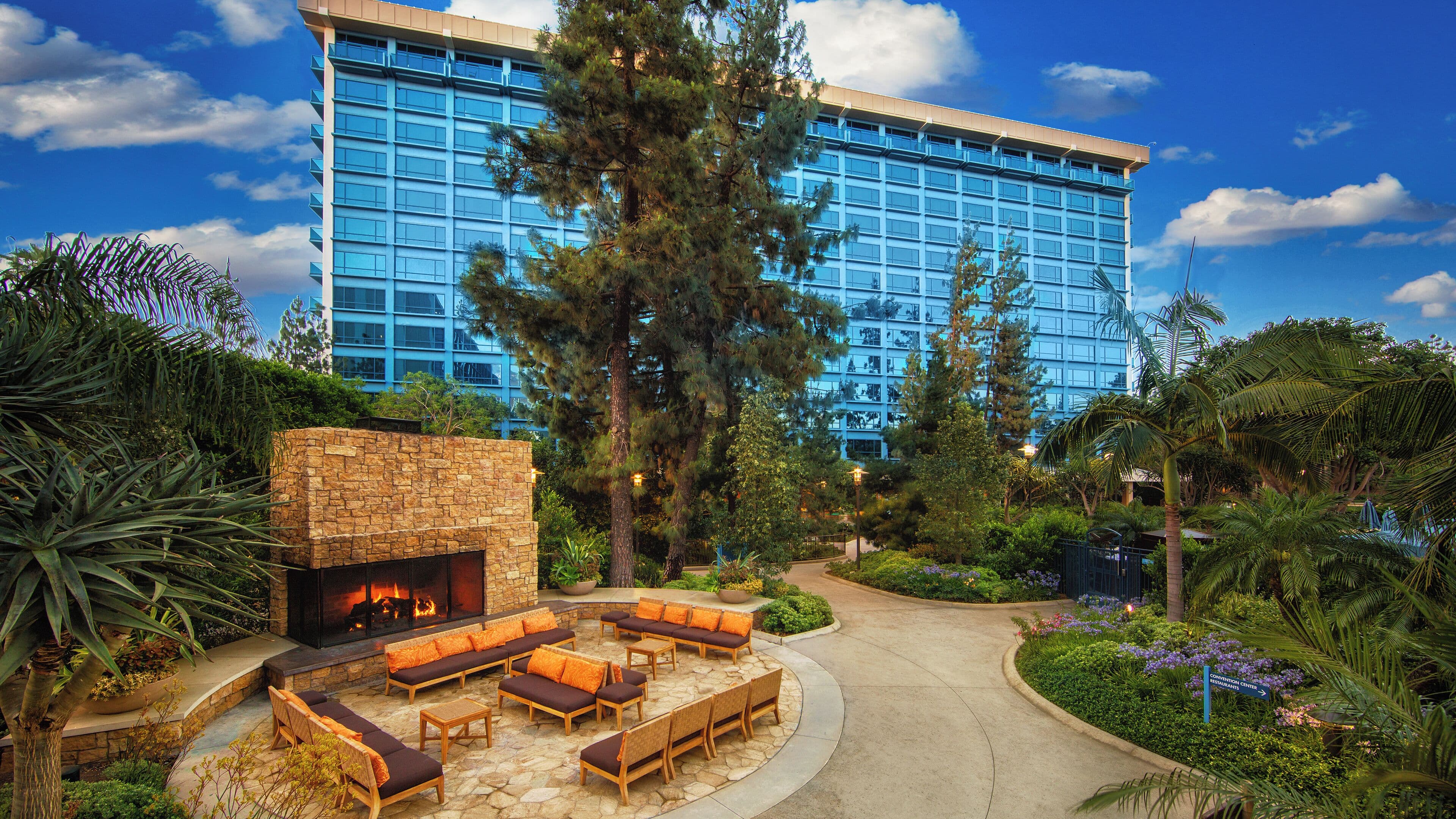 Disneyland Hotel — photo 3