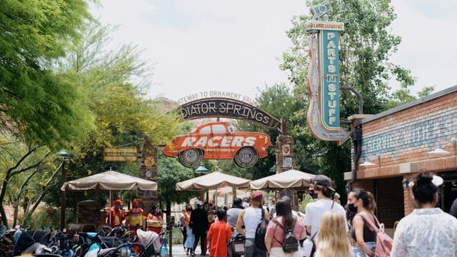 Radiator Springs Racers Que Radiator Springs Racers — The Complete Ride Guide | Theme Park Network